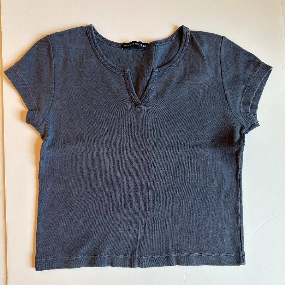 BRANDY MELVILLE - Ashlyn V-Notch Top